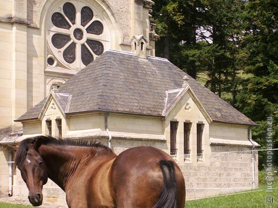 Sur le flanc Est de l'�glise, la sacristie.